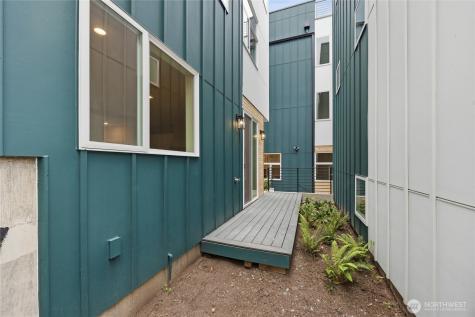 910 15th Avenue Seattle WA 98122