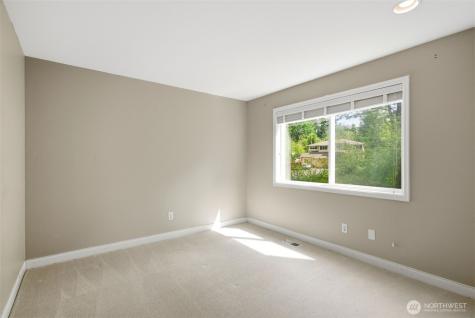 24923 NE 3rd Place Sammamish WA 98074