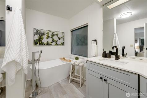 19305 127th Avenue NE Bothell WA 98011