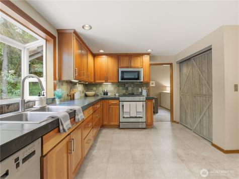 24214 SE 18th Place Sammamish WA 98075