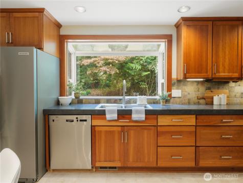 24214 SE 18th Place Sammamish WA 98075