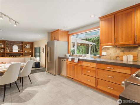 24214 SE 18th Place Sammamish WA 98075