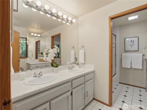 24214 SE 18th Place Sammamish WA 98075