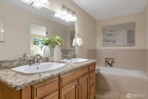 9236 NE 126th Place Kirkland WA 98034
