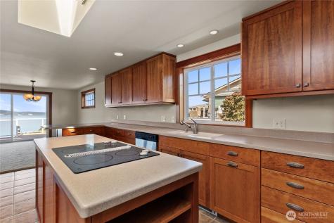 1015 Aqua Vista Lane Camano Island WA 98282
