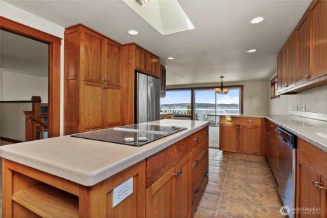 1015 Aqua Vista Lane Camano Island WA 98282