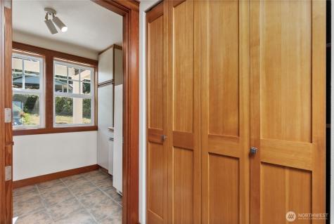 1015 Aqua Vista Lane Camano Island WA 98282