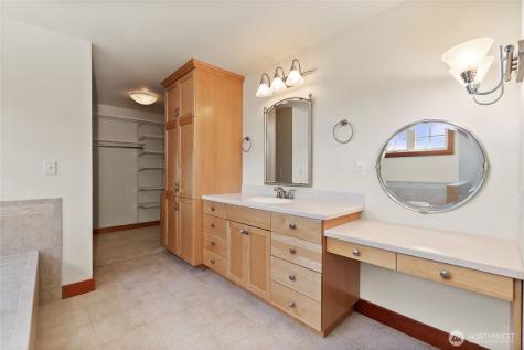 1015 Aqua Vista Lane Camano Island WA 98282