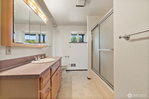 1015 Aqua Vista Lane Camano Island WA 98282