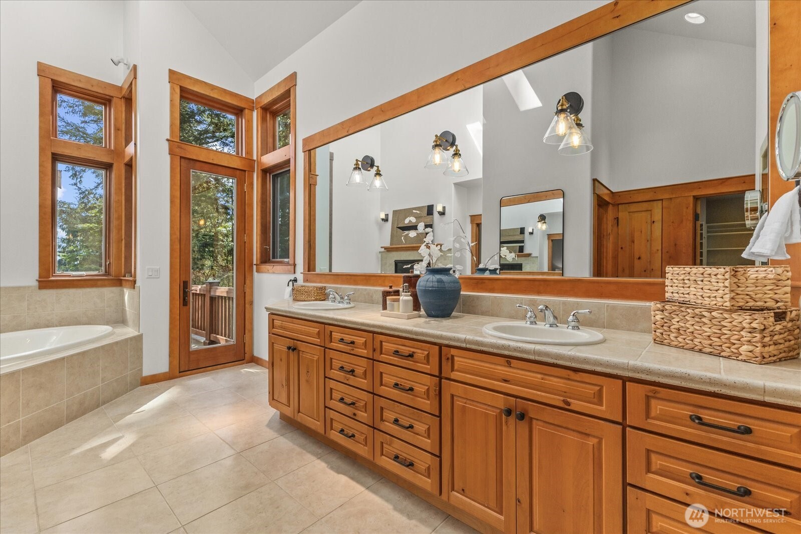 13748 242nd Avenue NE Woodinville WA 98077