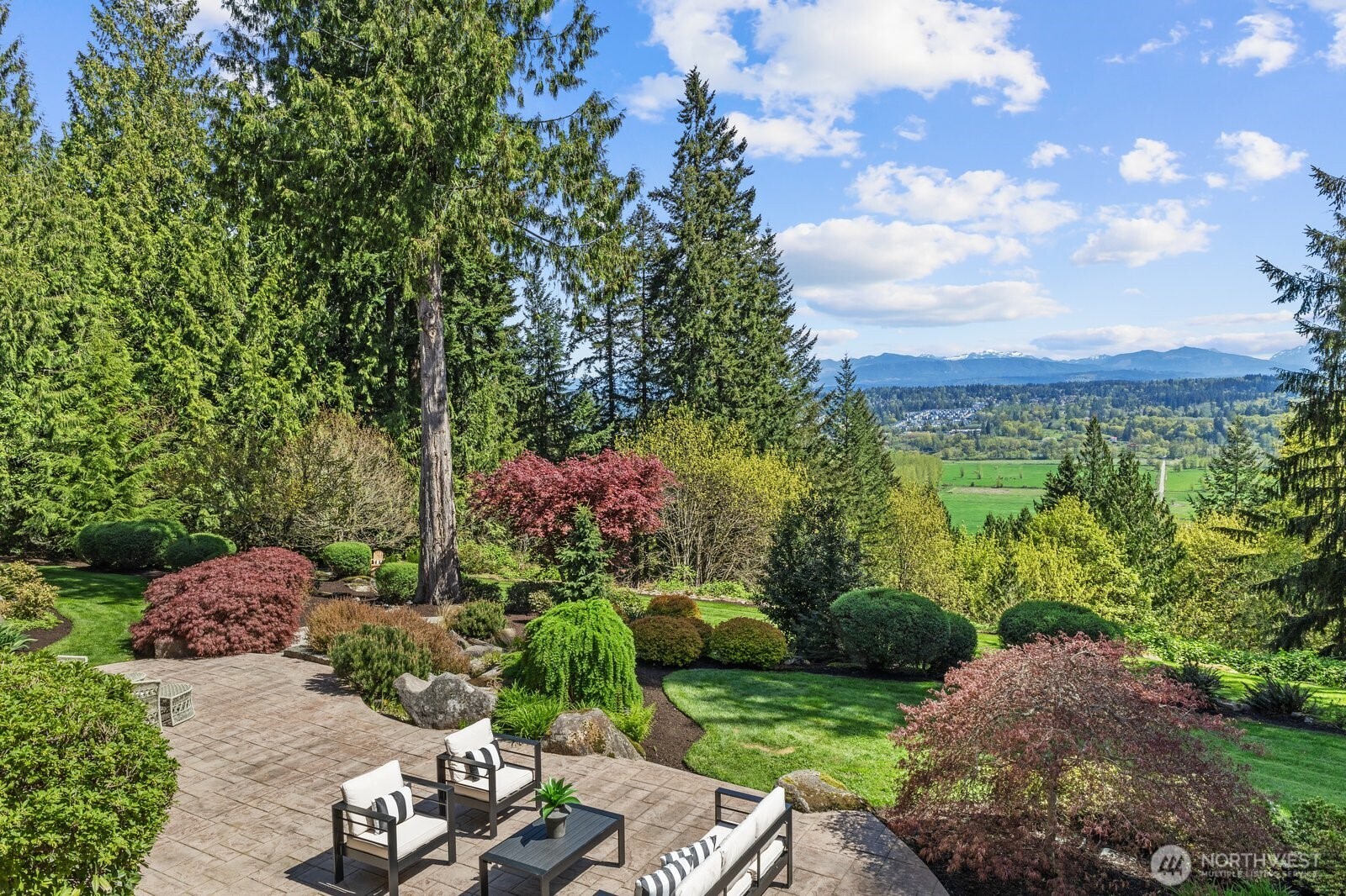 13748 242nd Avenue NE Woodinville WA 98077