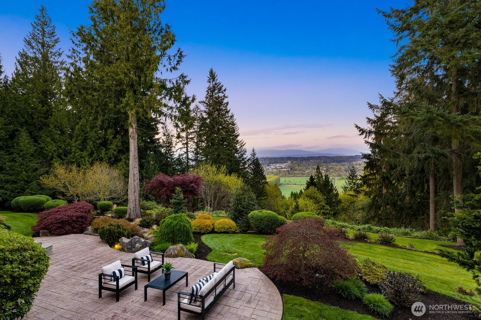 13748 242nd Avenue NE Woodinville WA 98077