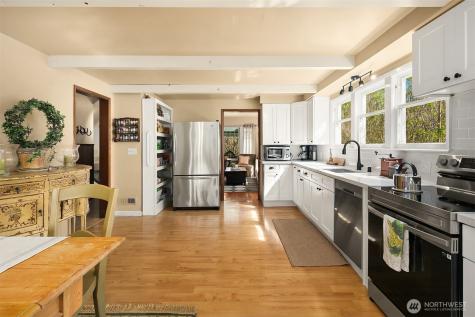 19011 176th Avenue NE Woodinville WA 98072
