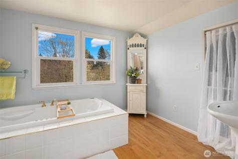 19011 176th Avenue NE Woodinville WA 98072