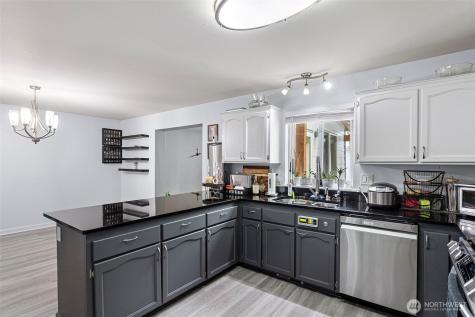 1040 NE Big Berry Loop Oak Harbor WA 98277