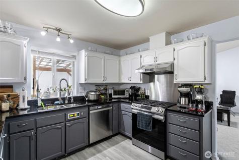 1040 NE Big Berry Loop Oak Harbor WA 98277