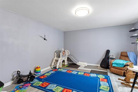 1040 NE Big Berry Loop Oak Harbor WA 98277