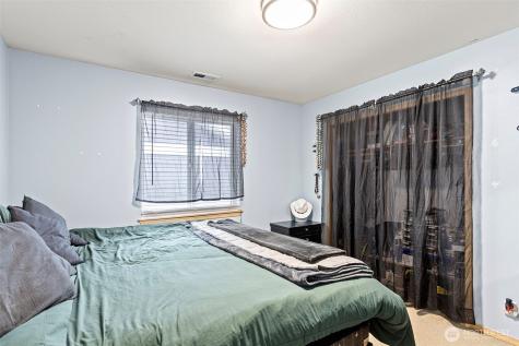 1040 NE Big Berry Loop Oak Harbor WA 98277