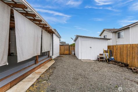 1040 NE Big Berry Loop Oak Harbor WA 98277