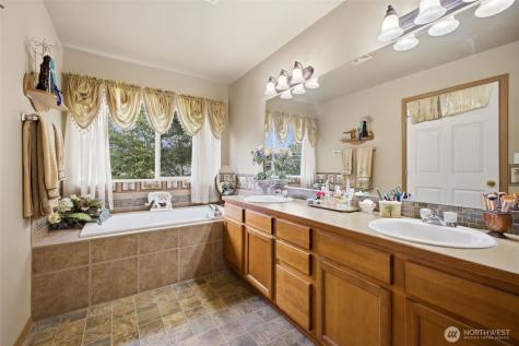 18623 115th Avenue E Puyallup WA 98374