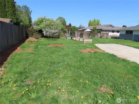 2108 Tacoma Road E Puyallup WA 98371