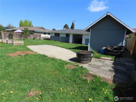 2108 Tacoma Road E Puyallup WA 98371