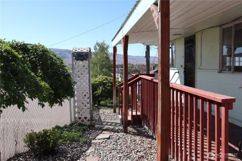 10 W Dewberry Avenue Omak WA 98841