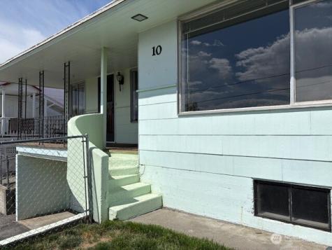 10 W Dewberry Avenue Omak WA 98841
