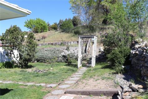 10 W Dewberry Avenue Omak WA 98841