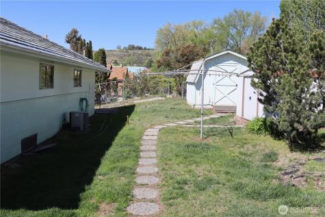 10 W Dewberry Avenue Omak WA 98841