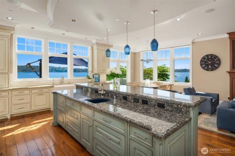 8233 W Mercer Way Mercer Island WA 98040
