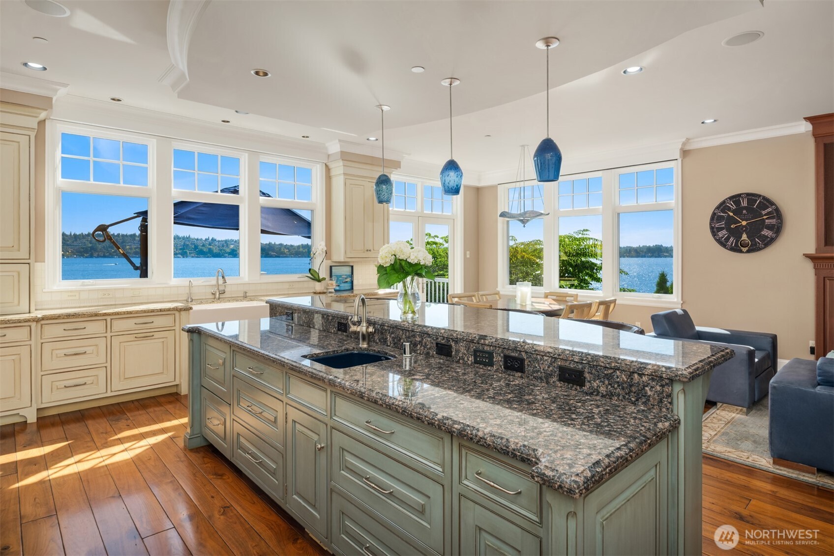 8233 W Mercer Way Mercer Island WA 98040