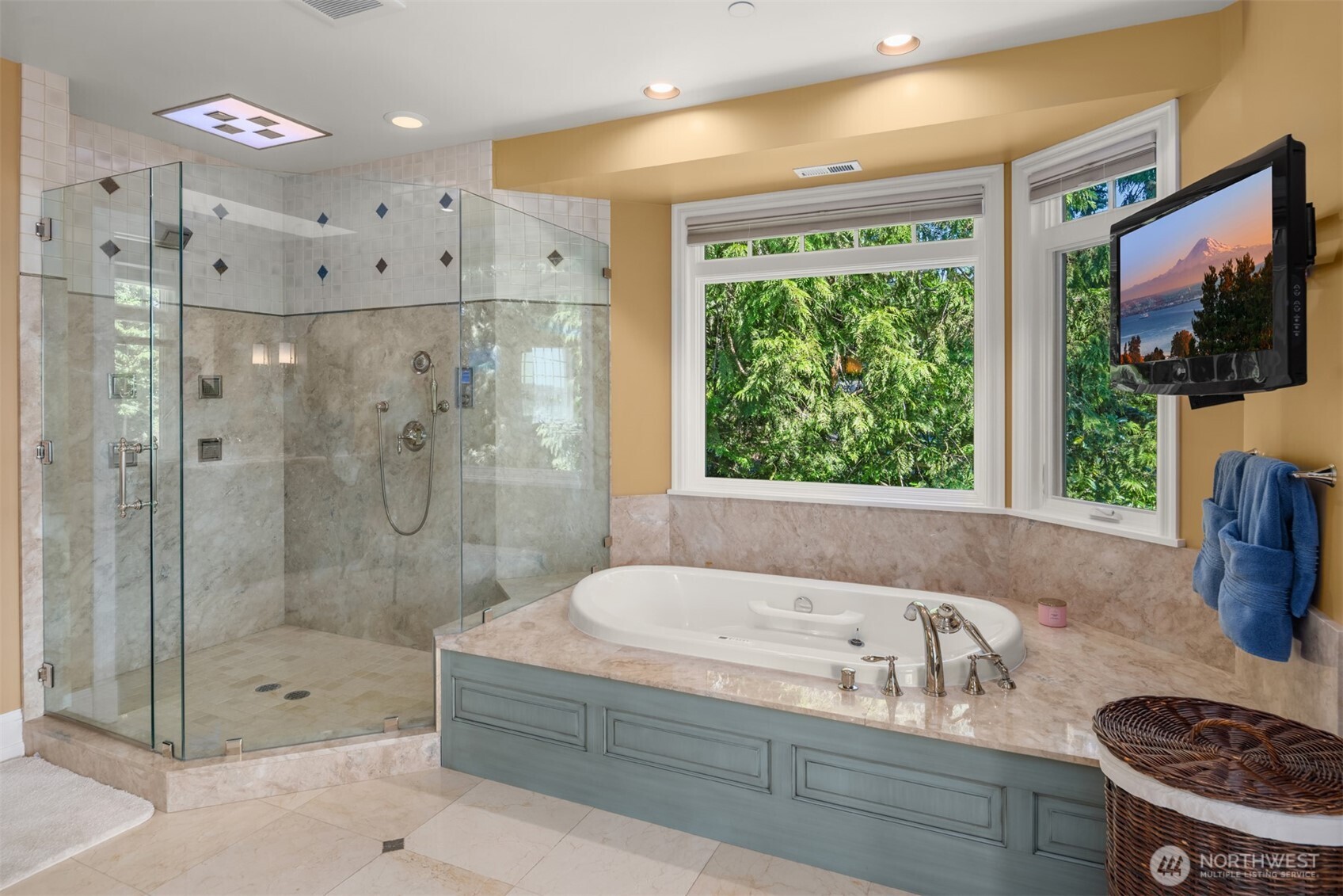 8233 W Mercer Way Mercer Island WA 98040