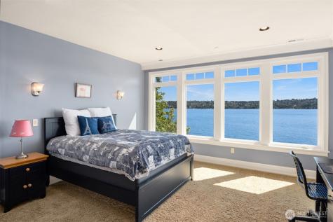 8233 W Mercer Way Mercer Island WA 98040