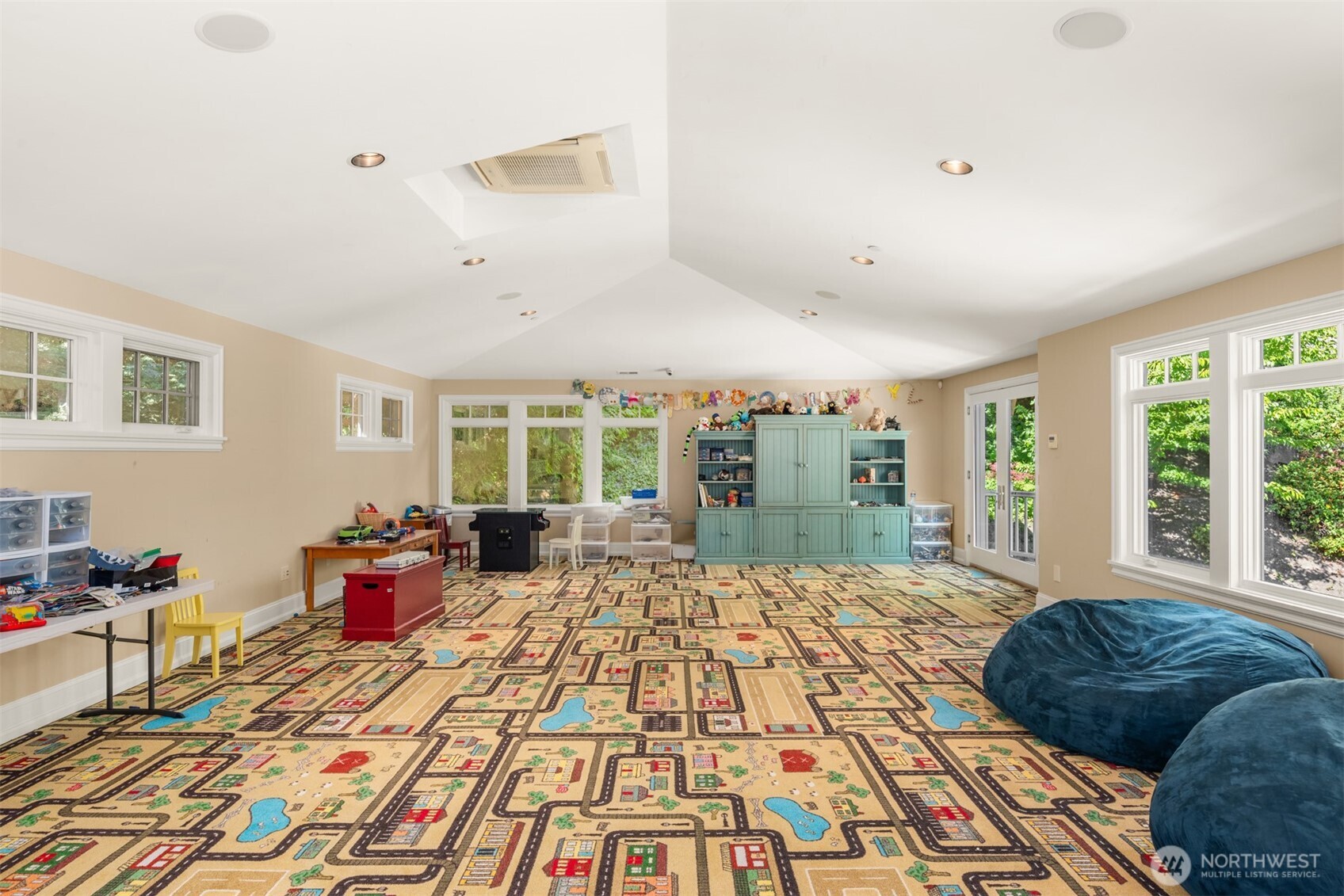 8233 W Mercer Way Mercer Island WA 98040