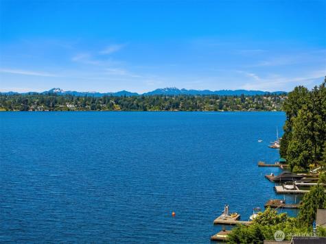 8233 Mercer Mercer Island WA 98040