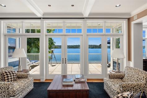 8233 W Mercer Way Mercer Island WA 98040
