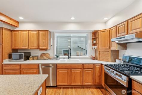 24320 SE 42nd Street Sammamish WA 98029