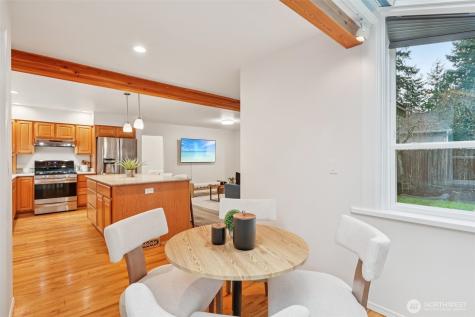 24320 SE 42nd Street Sammamish WA 98029