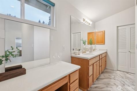 24320 SE 42nd Street Sammamish WA 98029