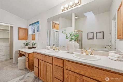 24320 SE 42nd Street Sammamish WA 98029
