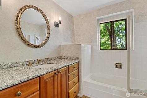 4442 95th Avenue NE Bellevue WA 98004