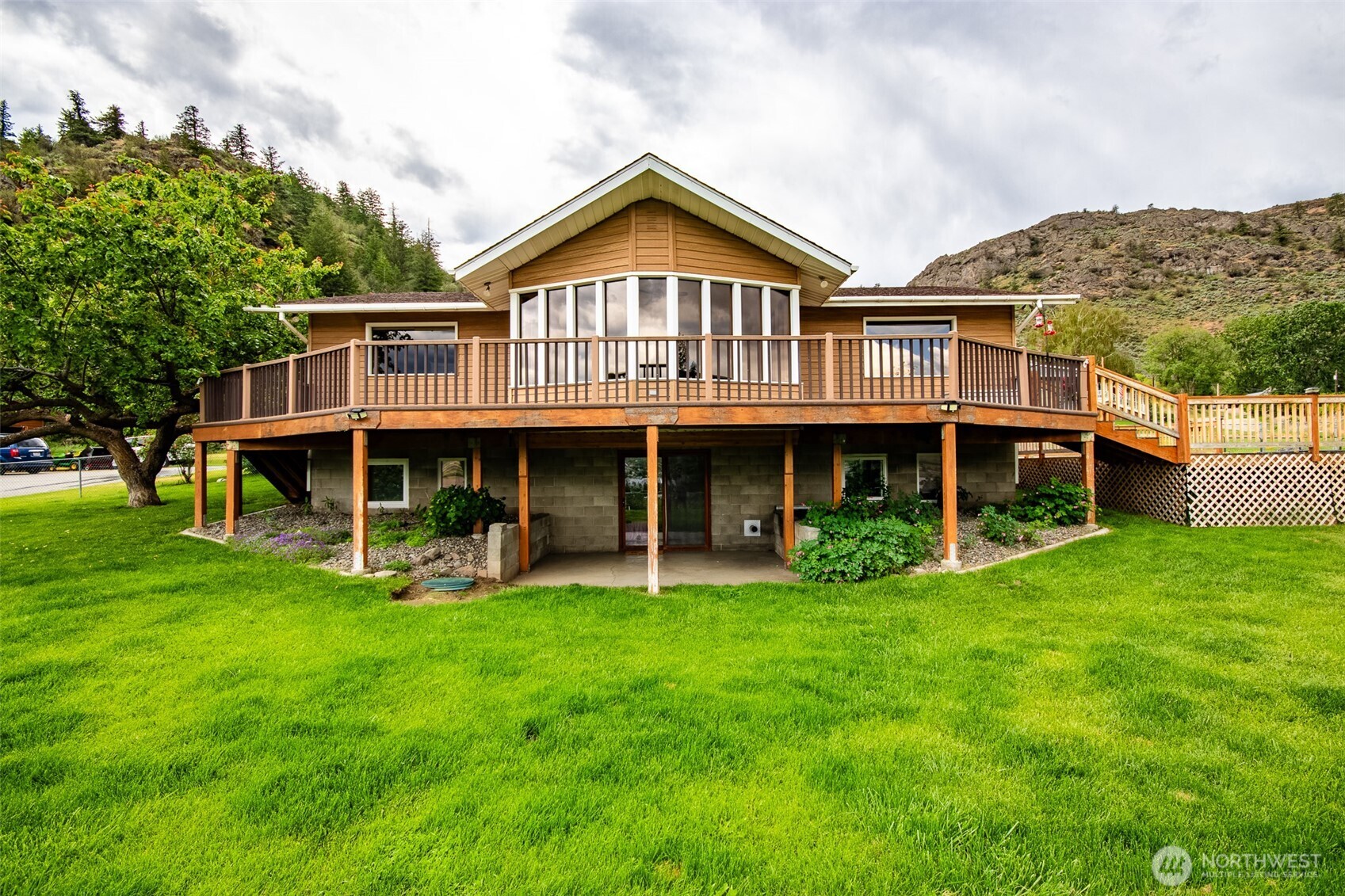 9 Rose Street Oroville WA 98844