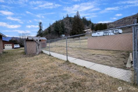 9 Rose Street Oroville WA 98844