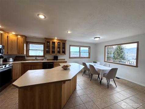 9 Rose Street Oroville WA 98844