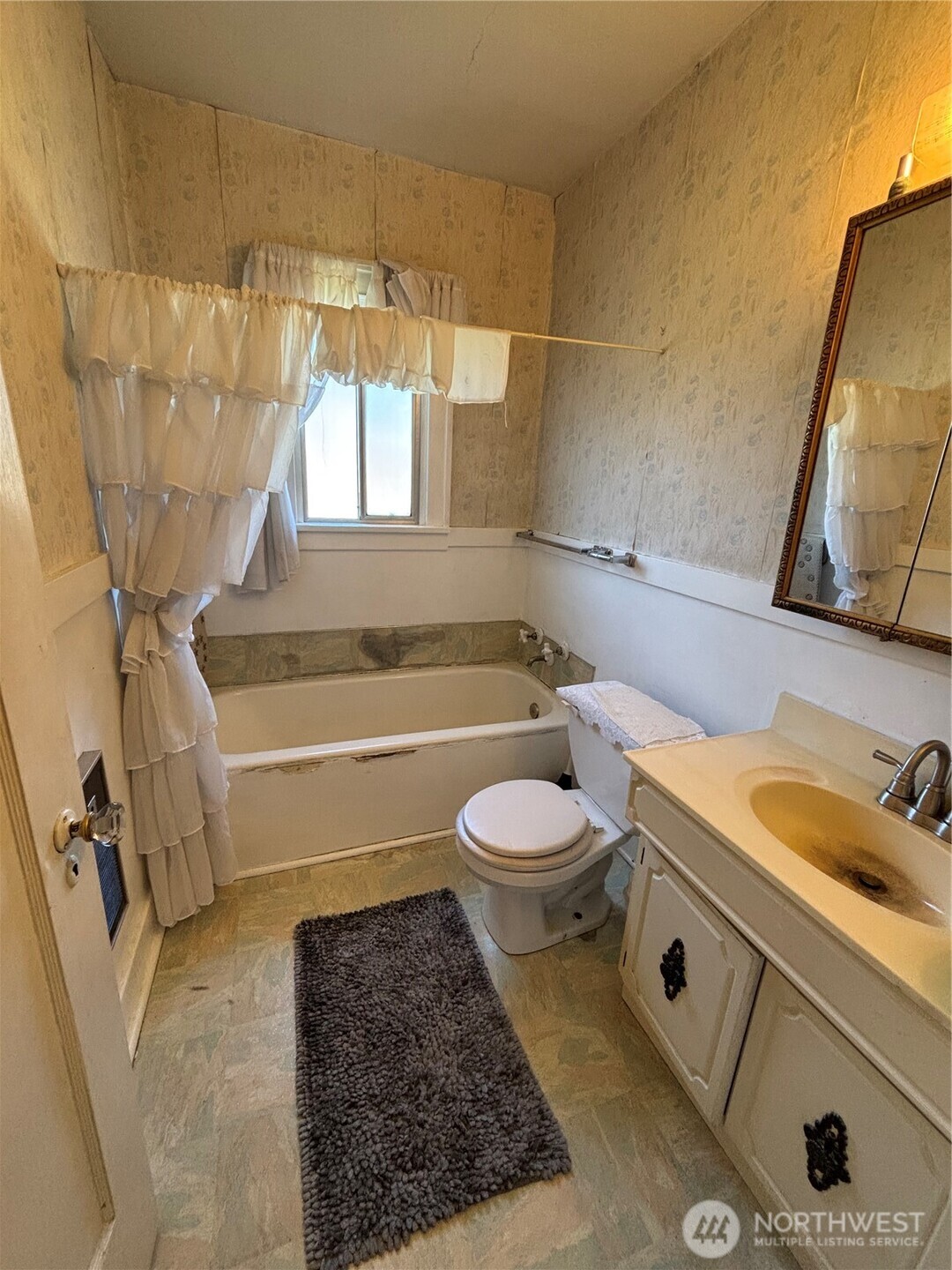 2835 Pacific Avenue Hoquiam WA 98550