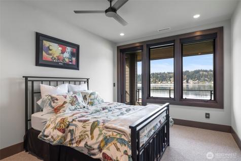 5629 Pleasure Point Lane SE Bellevue WA 98006