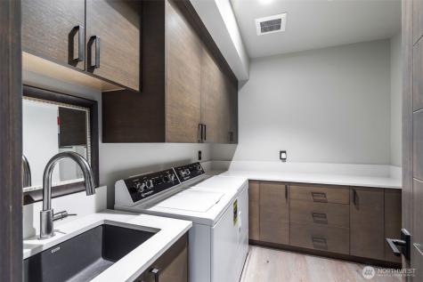 5629 Pleasure Point Lane SE Bellevue WA 98006