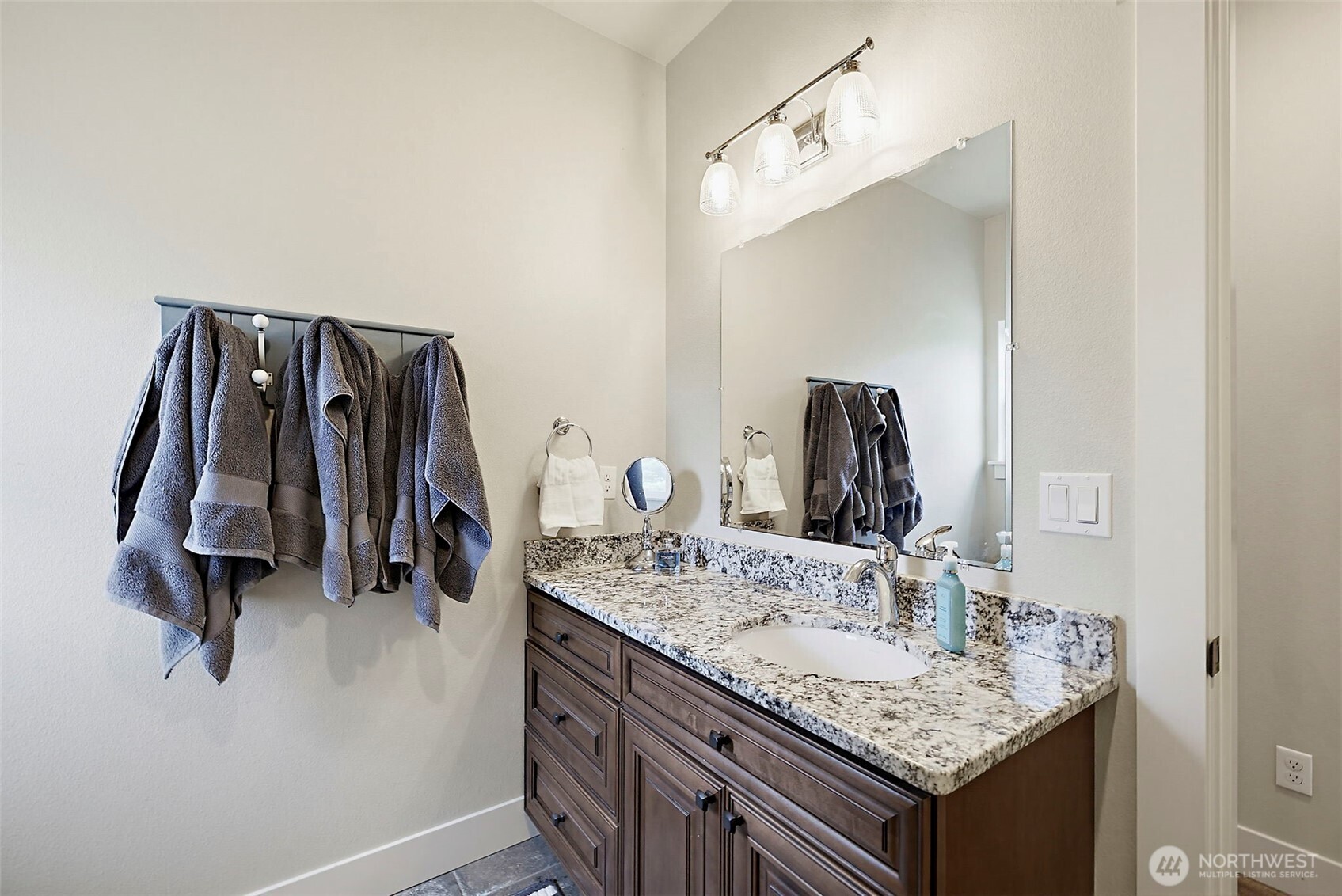 8406 James Road SW Rochester WA 98579