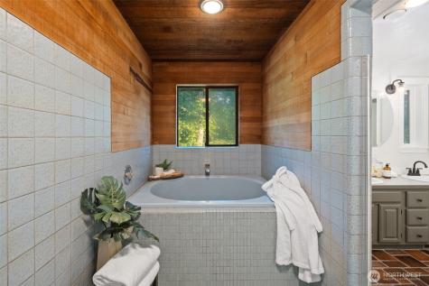 14855 Phelps Road NE Bainbridge Island WA 98110